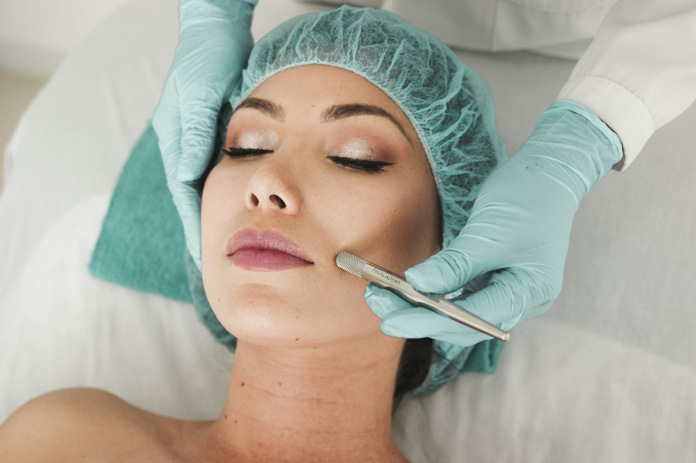 Examinare dermatologică a feței